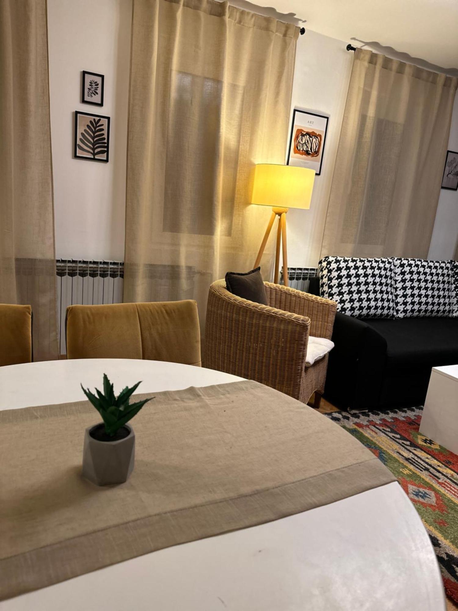 Layla'S Home Free Parking Sarajevo Bagian luar foto